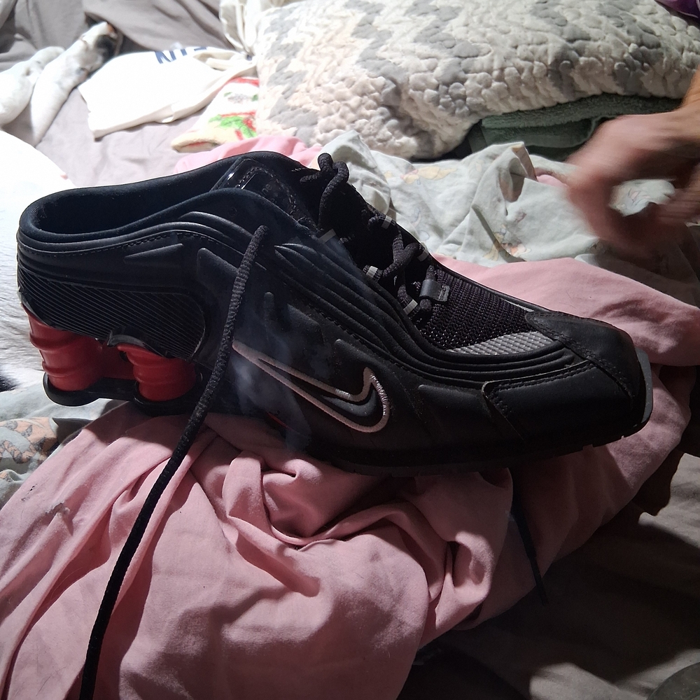 Nike Men's Black and Red Athletic Shoes